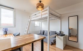 Charlemagne - Studio Confortable Avec Parking Gratuit - Quelques Pas De La Gare, Cuisine, Wifi