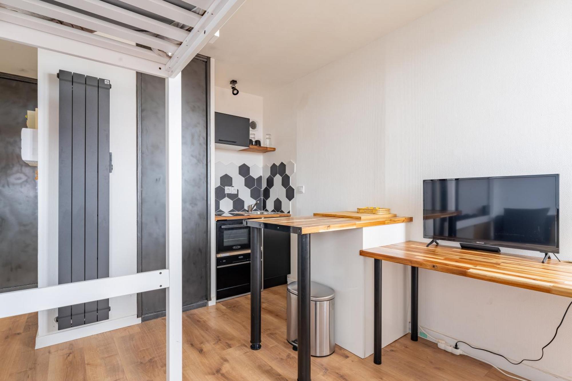 Charlemagne - Studio Confortable Avec Parking Gratuit - Quelques Pas De La Gare, Cuisine, Wifi Apartment Arras Exterior photo